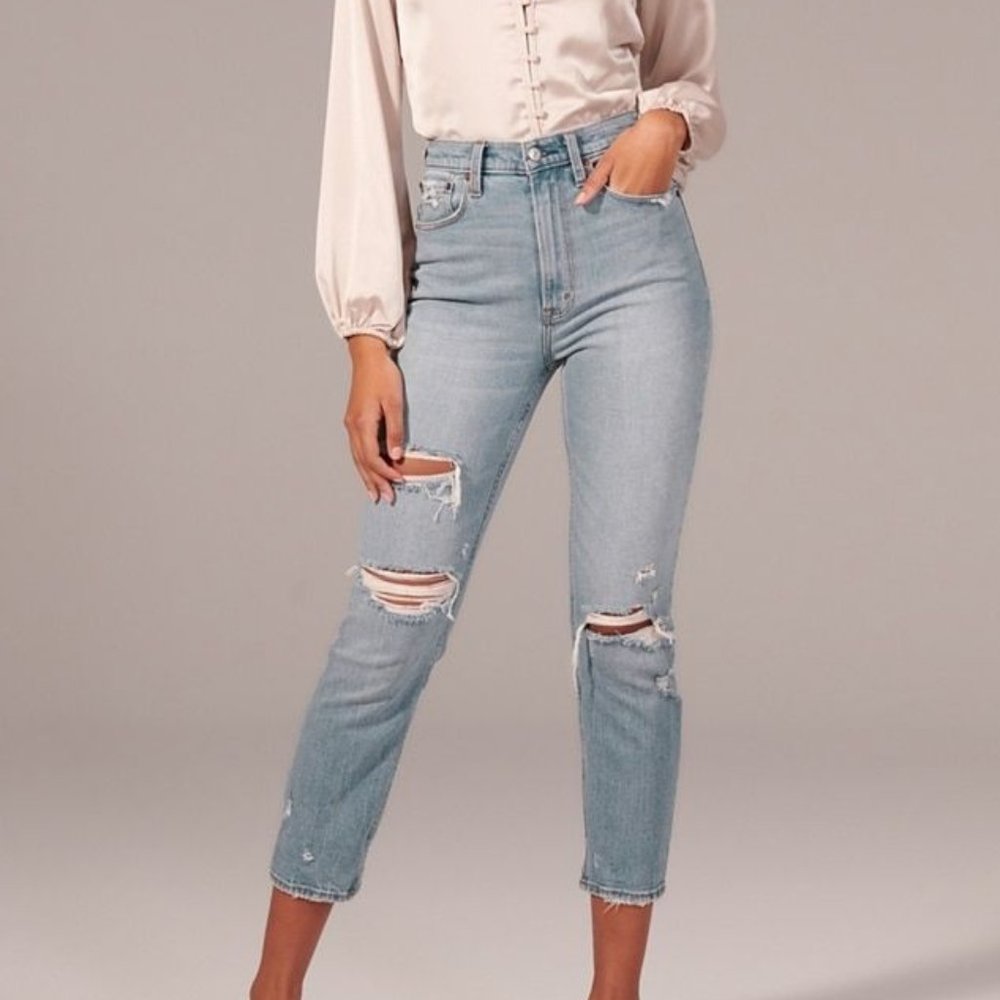 Abercrombie & Fitch Ultra High Rise Mom Jeans